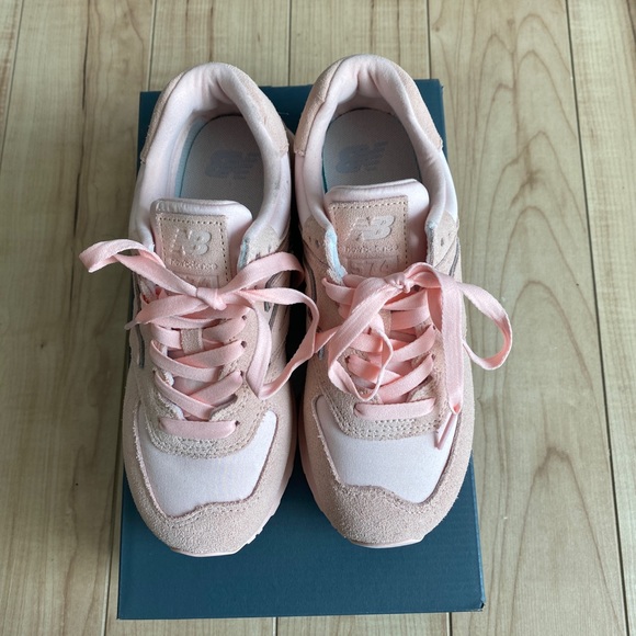 New Balance Women Sneakers - Picture 4 of 10